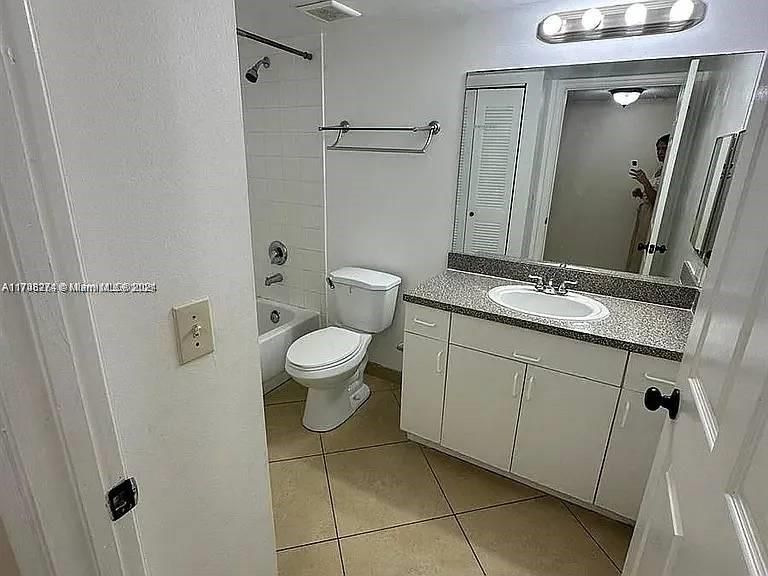 出租: $1,800 (1 贝兹, 1 浴室, 778 平方英尺)