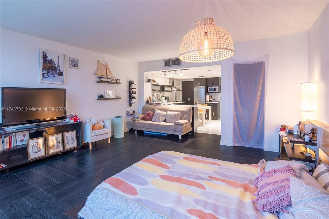 Recently Sold: $325,000 (0 beds, 1 baths, 580 Square Feet)