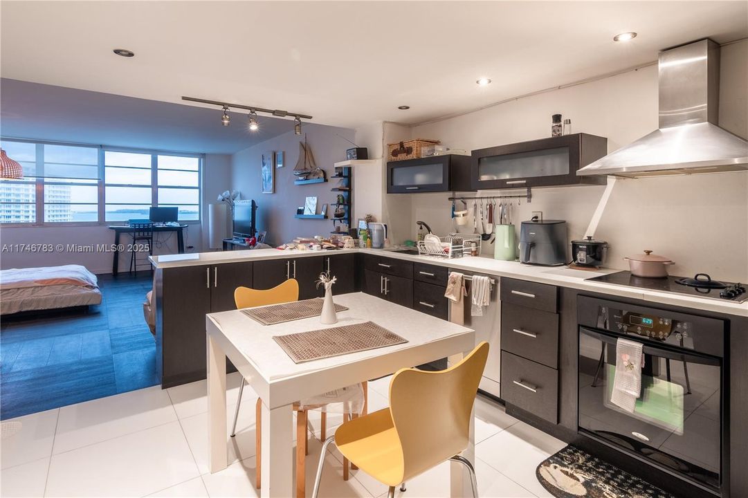 Recently Sold: $325,000 (0 beds, 1 baths, 580 Square Feet)