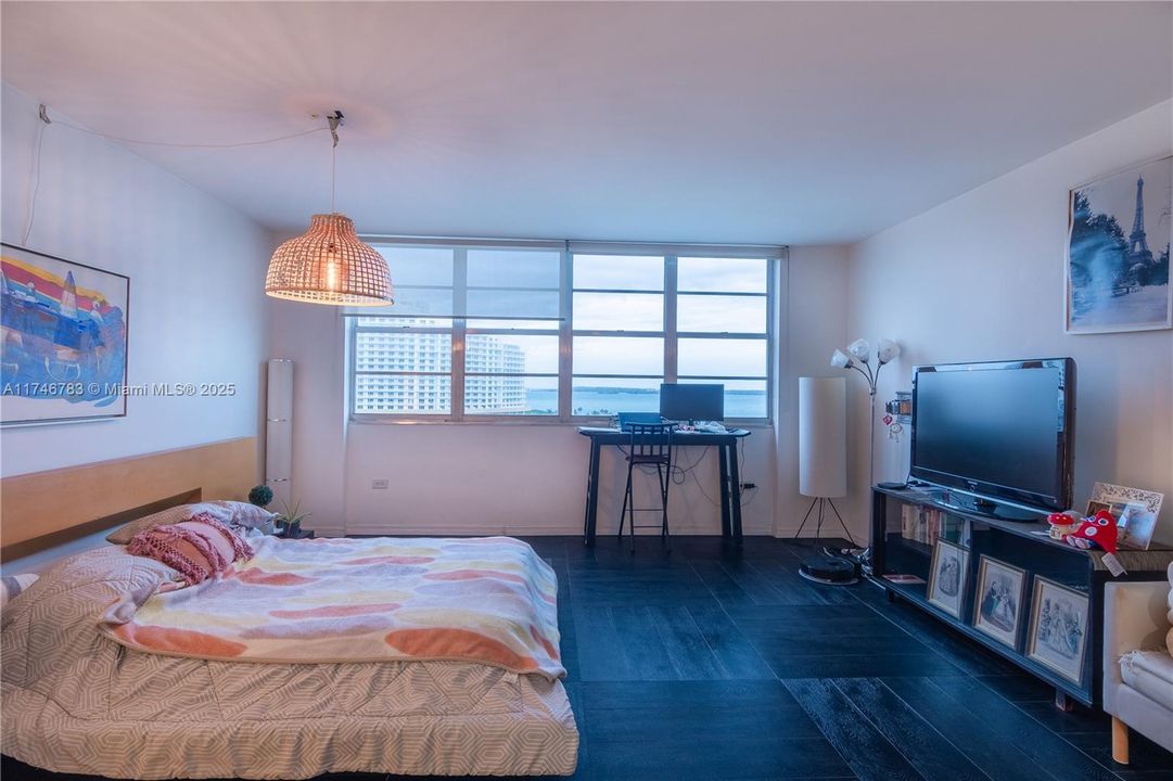 Recently Sold: $325,000 (0 beds, 1 baths, 580 Square Feet)