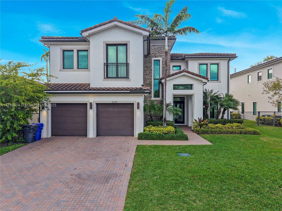 For Sale: $2,099,999 (5 beds, 4 baths, 4051 Square Feet)