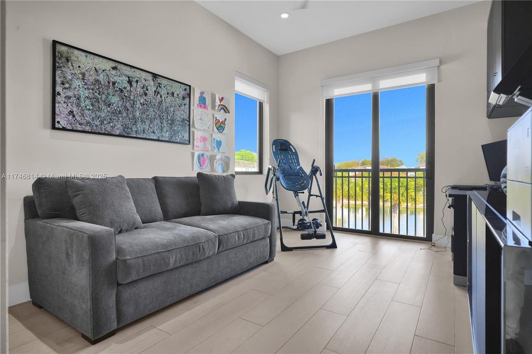 For Sale: $2,099,999 (5 beds, 4 baths, 4051 Square Feet)