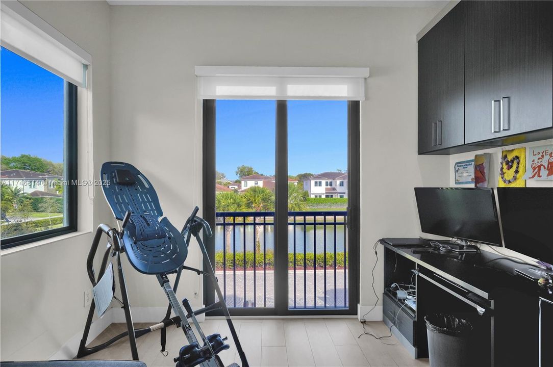 For Sale: $2,099,999 (5 beds, 4 baths, 4051 Square Feet)