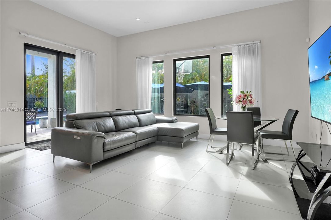 For Sale: $2,099,999 (5 beds, 4 baths, 4051 Square Feet)