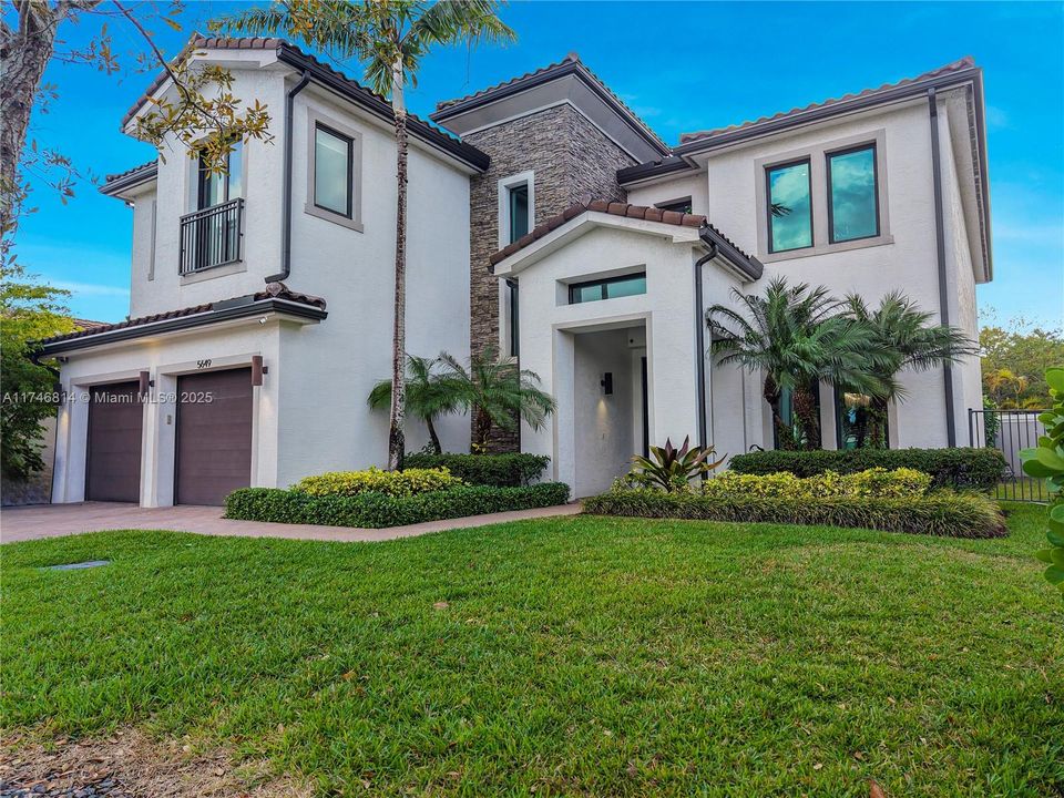 For Sale: $2,099,999 (5 beds, 4 baths, 4051 Square Feet)
