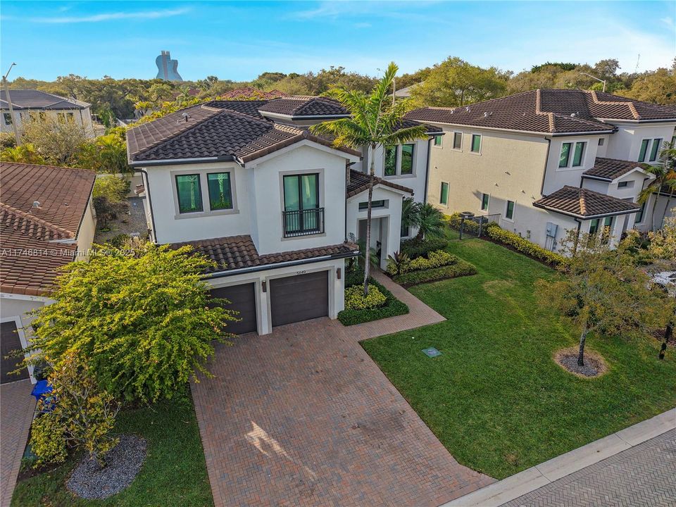 For Sale: $2,099,999 (5 beds, 4 baths, 4051 Square Feet)