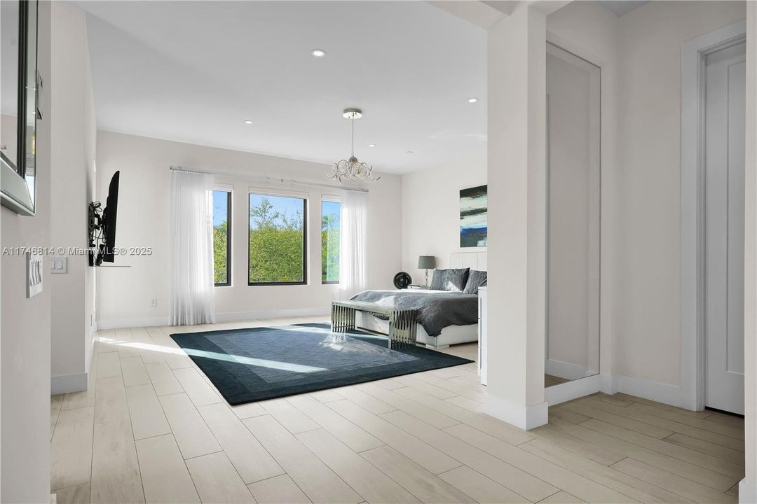 For Sale: $2,099,999 (5 beds, 4 baths, 4051 Square Feet)