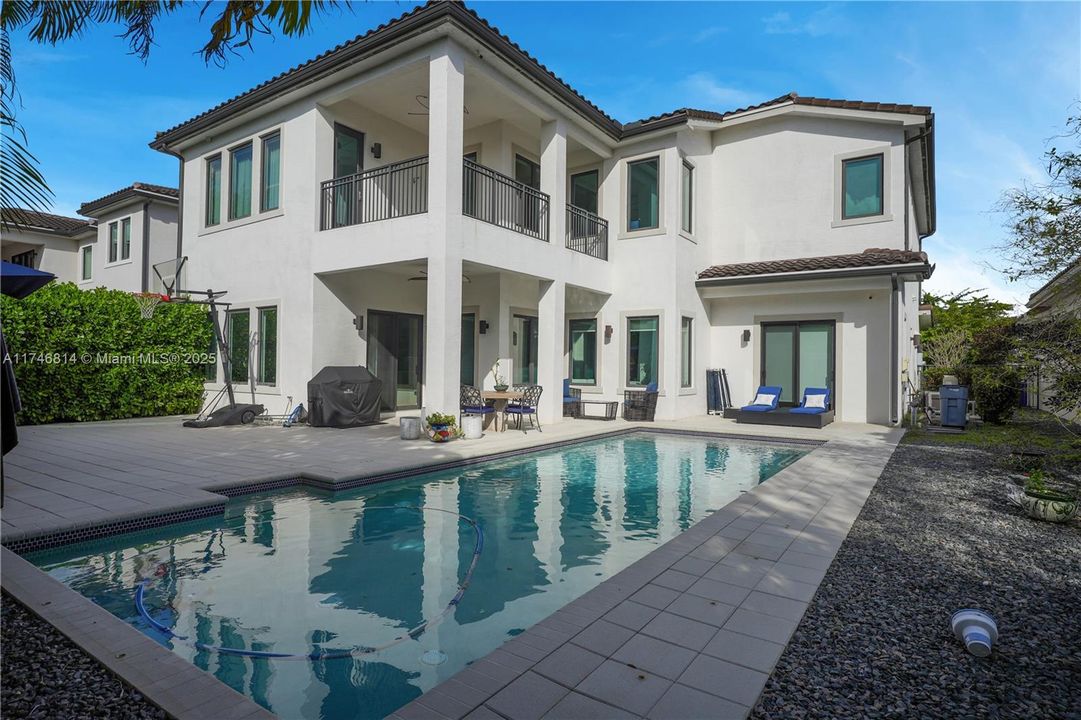 For Sale: $2,099,999 (5 beds, 4 baths, 4051 Square Feet)