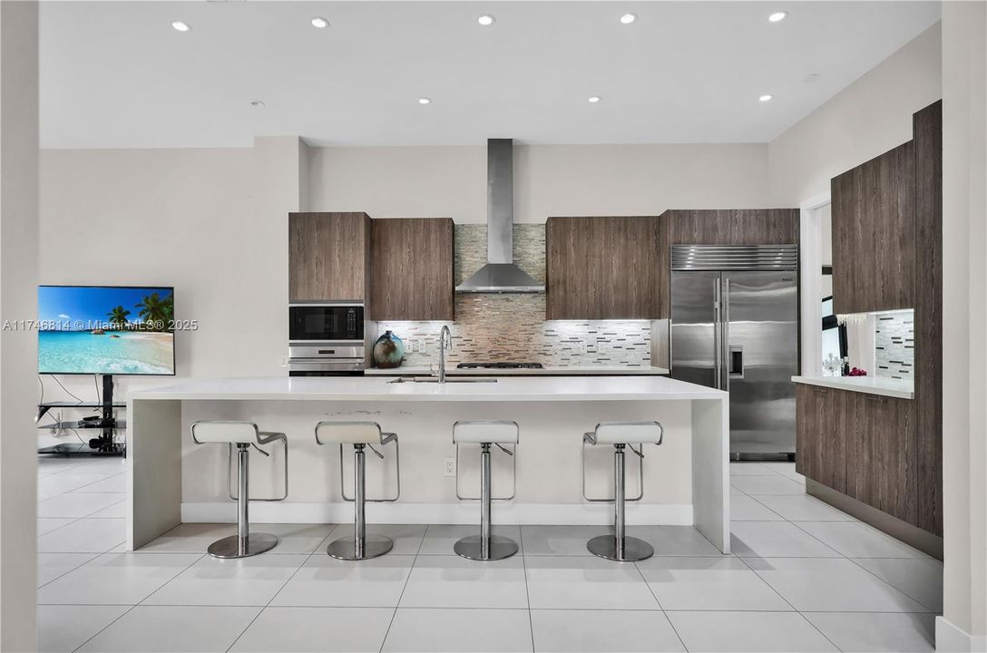 For Sale: $2,099,999 (5 beds, 4 baths, 4051 Square Feet)