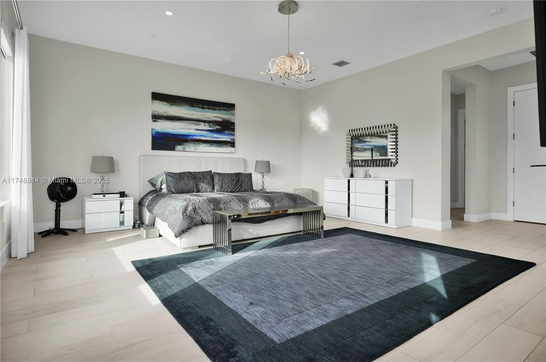 For Sale: $2,099,999 (5 beds, 4 baths, 4051 Square Feet)