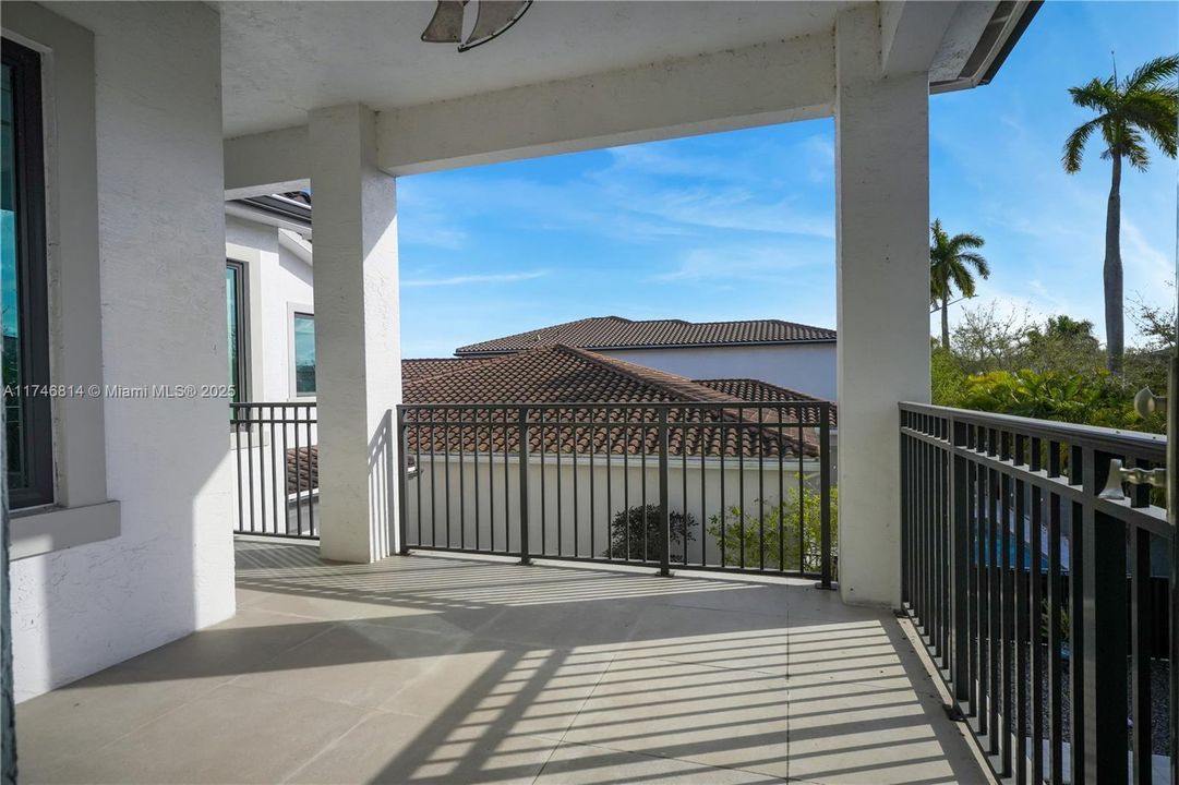 For Sale: $2,099,999 (5 beds, 4 baths, 4051 Square Feet)