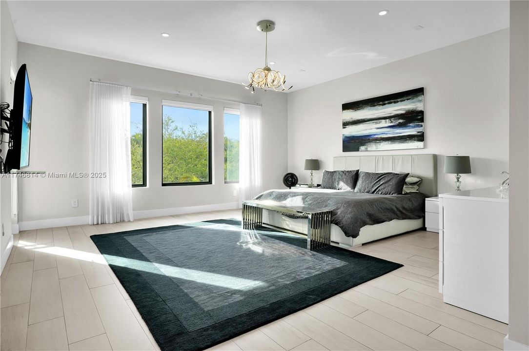 For Sale: $2,099,999 (5 beds, 4 baths, 4051 Square Feet)