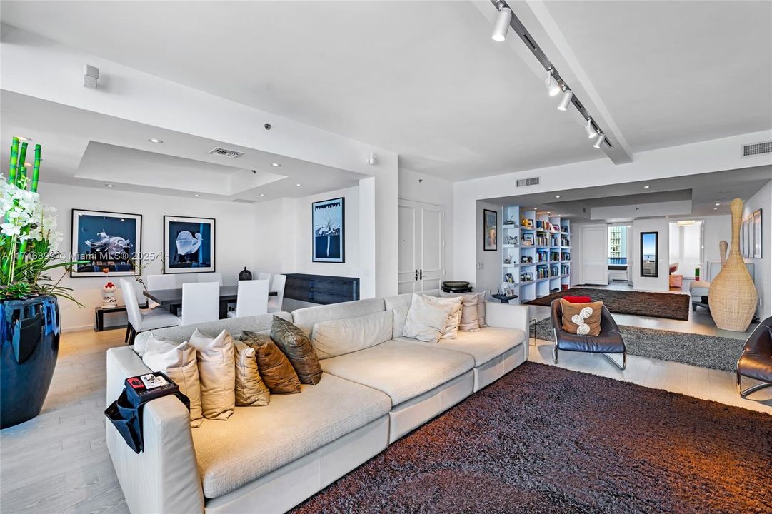 Recently Sold: $5,600,000 (4 beds, 4 baths, 3807 Square Feet)