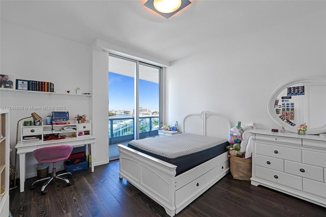 Recently Sold: $5,600,000 (4 beds, 4 baths, 3807 Square Feet)