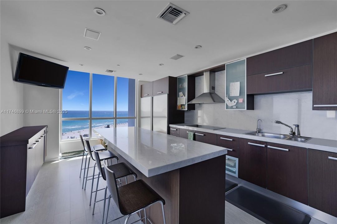 Recently Sold: $5,600,000 (4 beds, 4 baths, 3807 Square Feet)