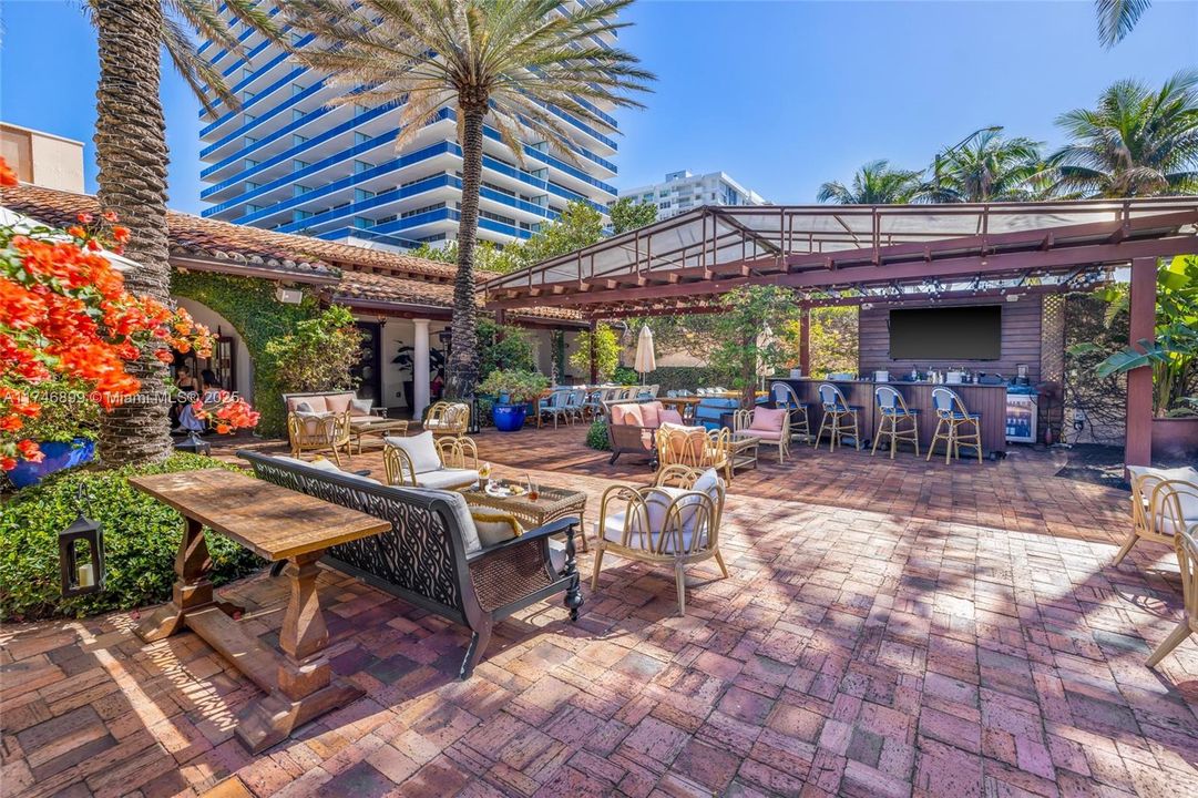 Recently Sold: $5,600,000 (4 beds, 4 baths, 3807 Square Feet)