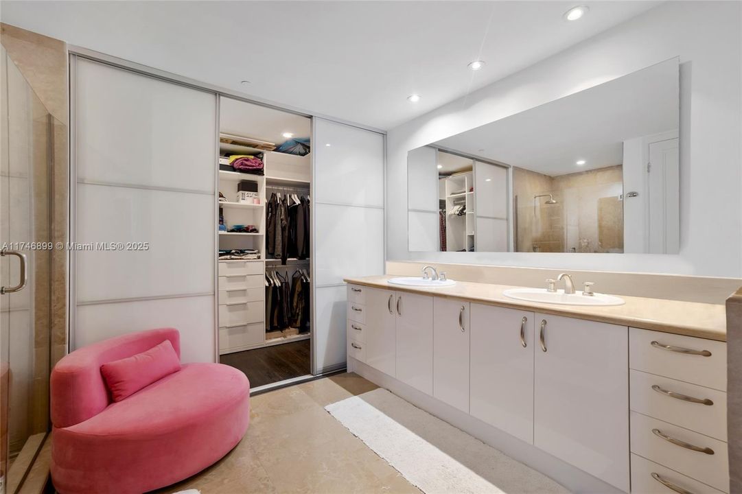 Recently Sold: $5,600,000 (4 beds, 4 baths, 3807 Square Feet)