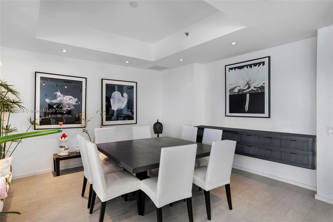 Recently Sold: $5,600,000 (4 beds, 4 baths, 3807 Square Feet)