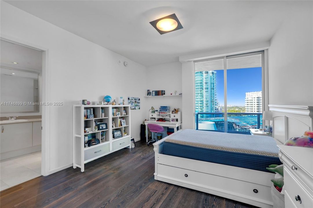 Recently Sold: $5,600,000 (4 beds, 4 baths, 3807 Square Feet)