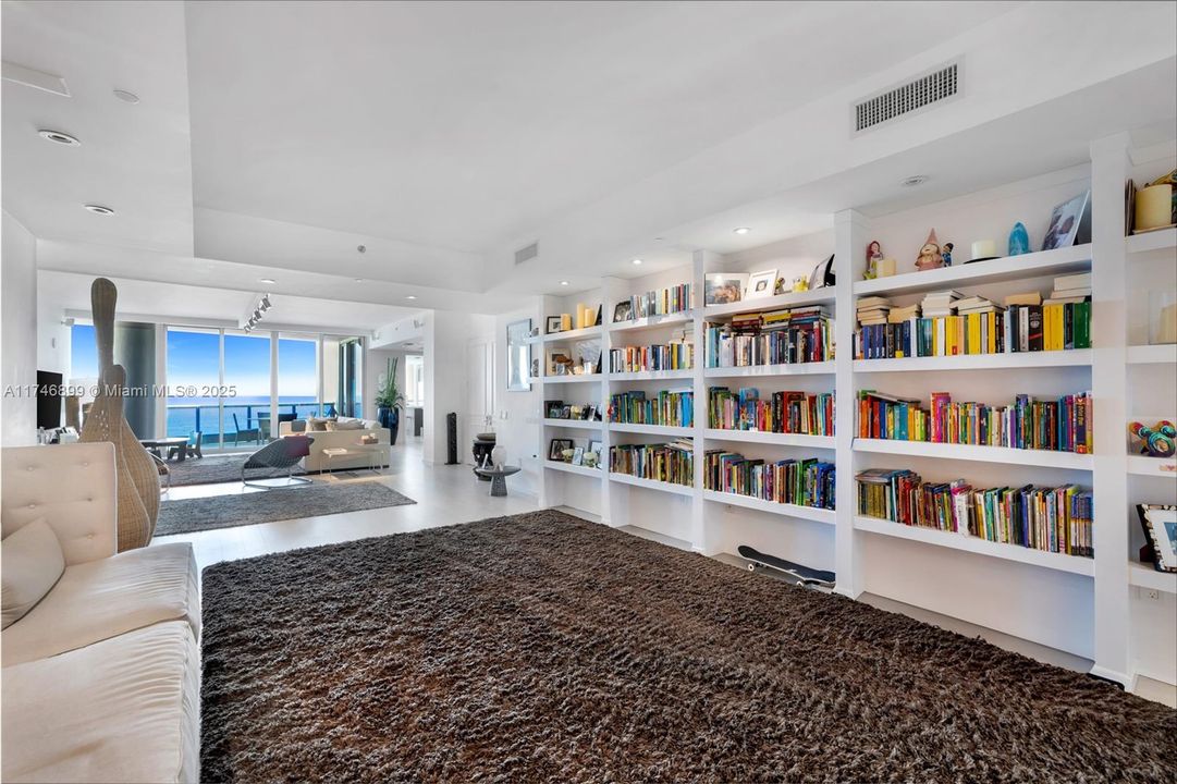 Recently Sold: $5,600,000 (4 beds, 4 baths, 3807 Square Feet)