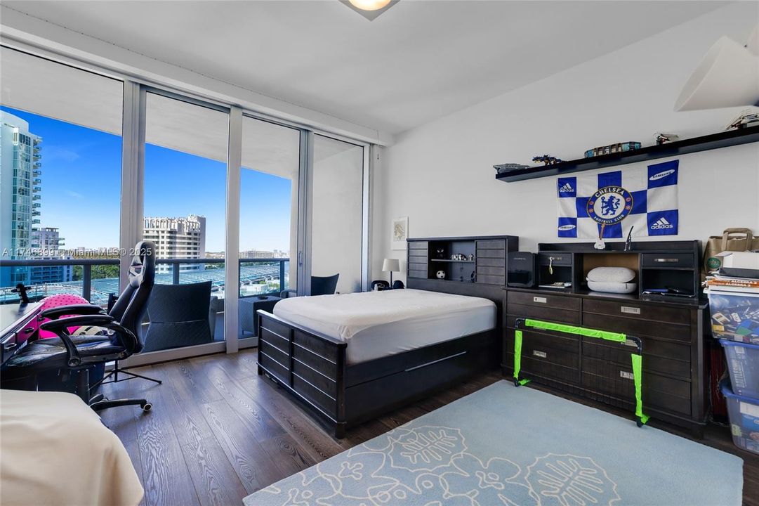 Recently Sold: $5,600,000 (4 beds, 4 baths, 3807 Square Feet)