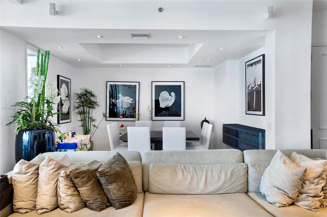 Recently Sold: $5,600,000 (4 beds, 4 baths, 3807 Square Feet)