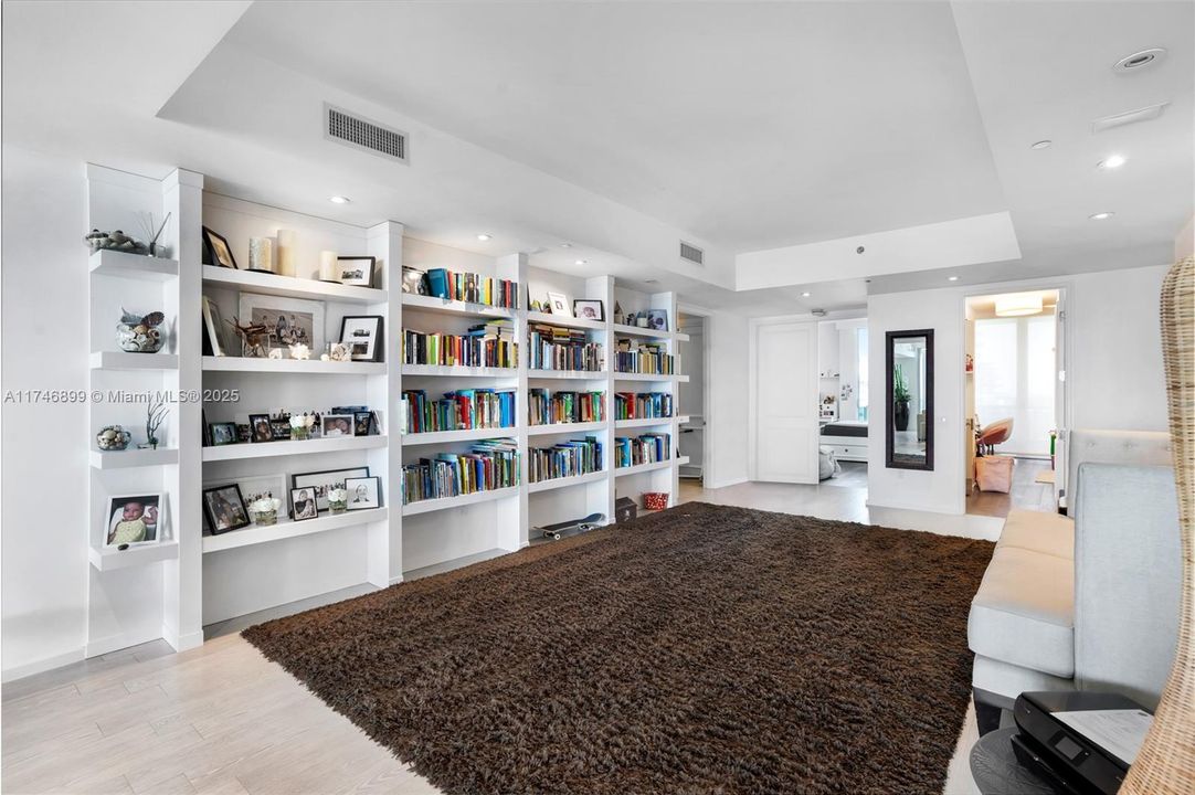 Recently Sold: $5,600,000 (4 beds, 4 baths, 3807 Square Feet)