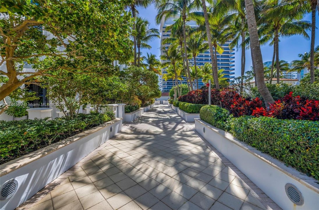 Recently Sold: $5,600,000 (4 beds, 4 baths, 3807 Square Feet)