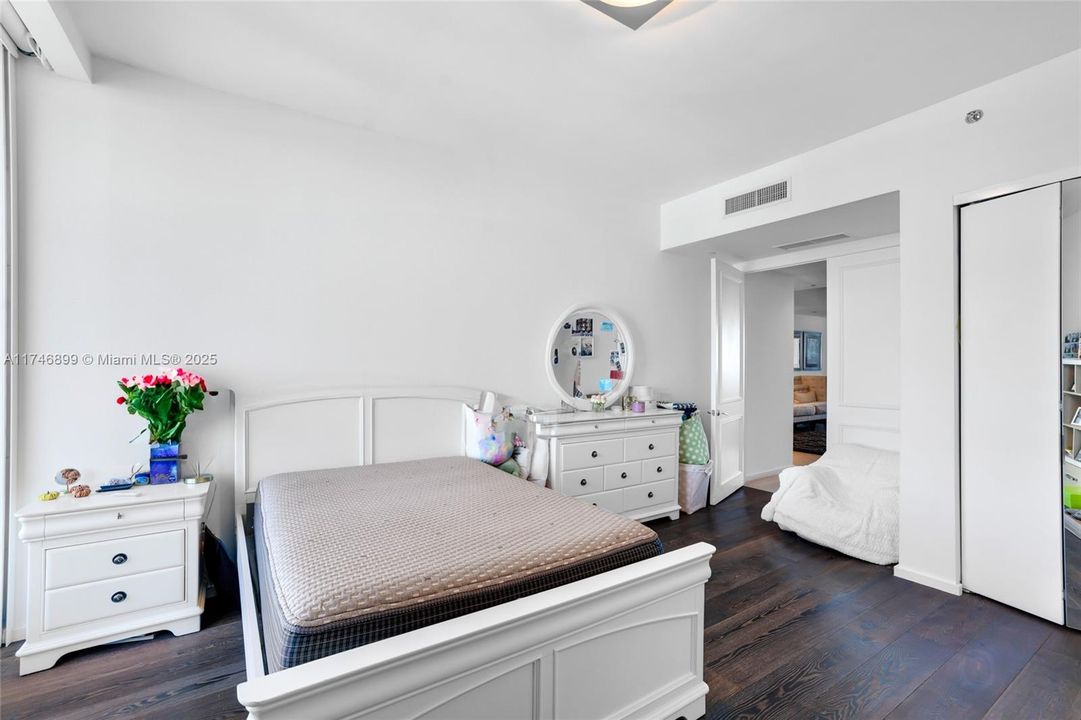 Recently Sold: $5,600,000 (4 beds, 4 baths, 3807 Square Feet)