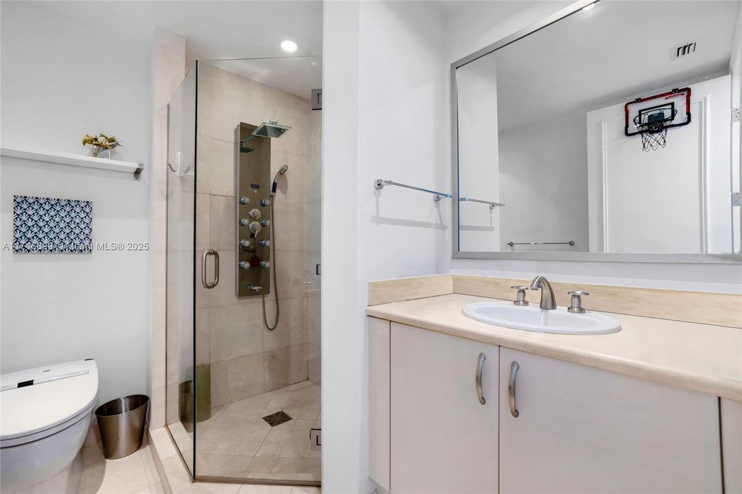 Recently Sold: $5,600,000 (4 beds, 4 baths, 3807 Square Feet)