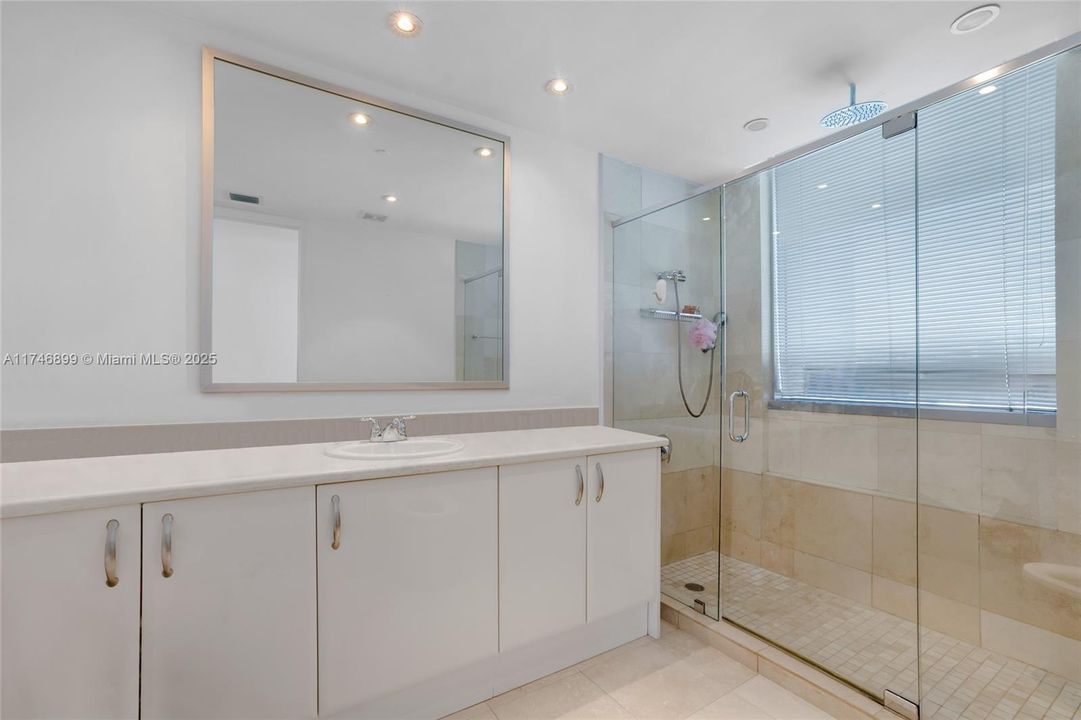 Recently Sold: $5,600,000 (4 beds, 4 baths, 3807 Square Feet)