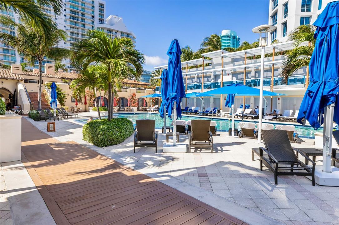 Recently Sold: $5,600,000 (4 beds, 4 baths, 3807 Square Feet)