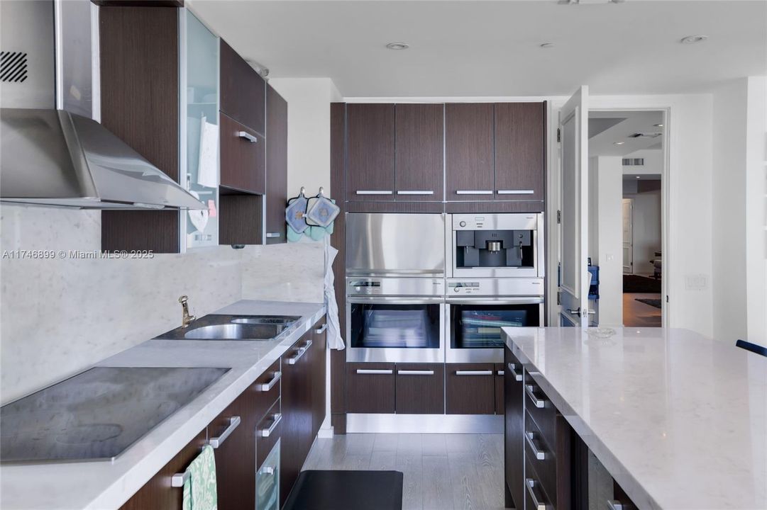 Recently Sold: $5,600,000 (4 beds, 4 baths, 3807 Square Feet)