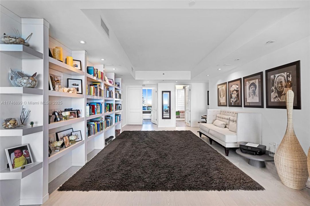 Recently Sold: $5,600,000 (4 beds, 4 baths, 3807 Square Feet)