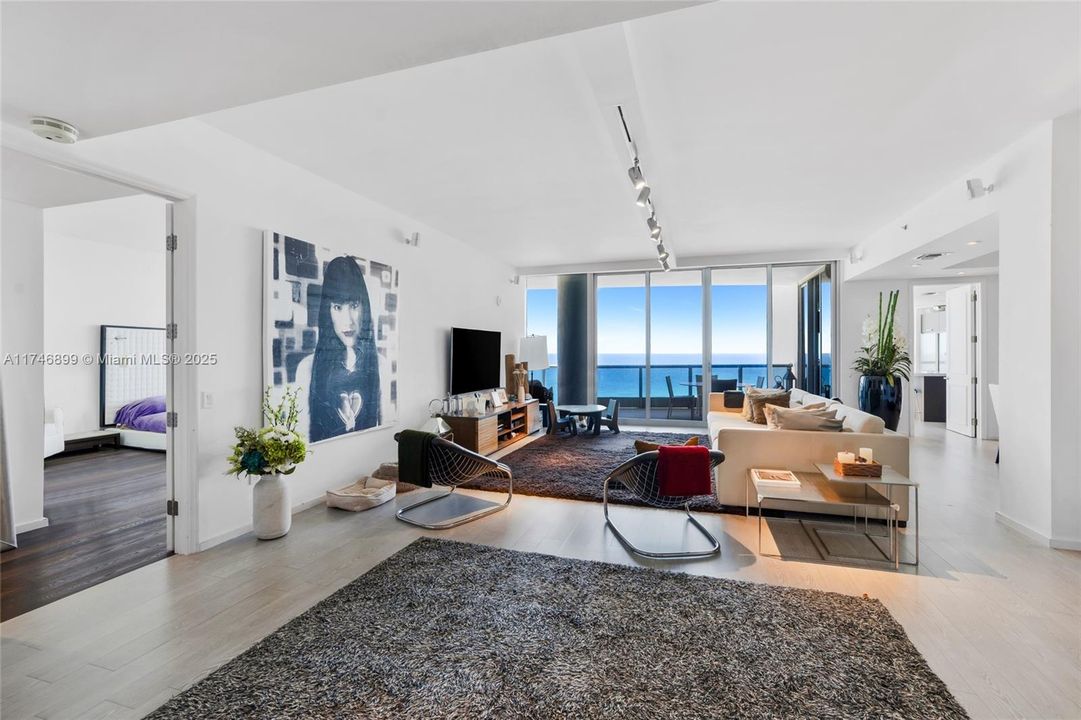 Recently Sold: $5,600,000 (4 beds, 4 baths, 3807 Square Feet)