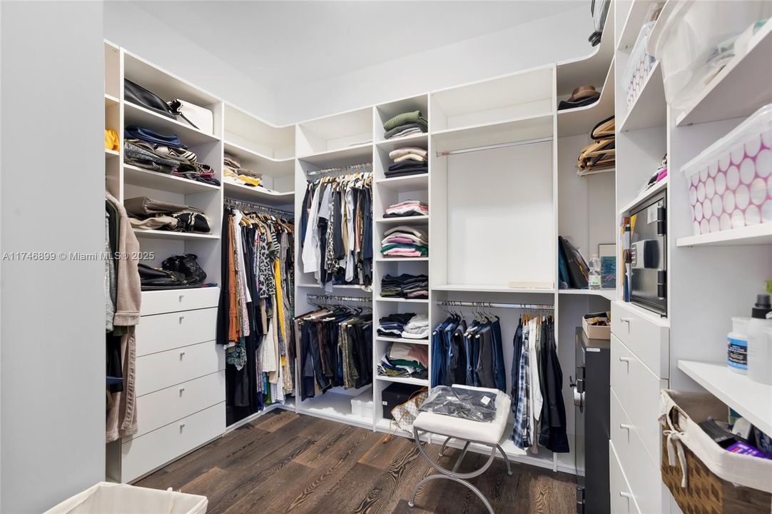 Recently Sold: $5,600,000 (4 beds, 4 baths, 3807 Square Feet)