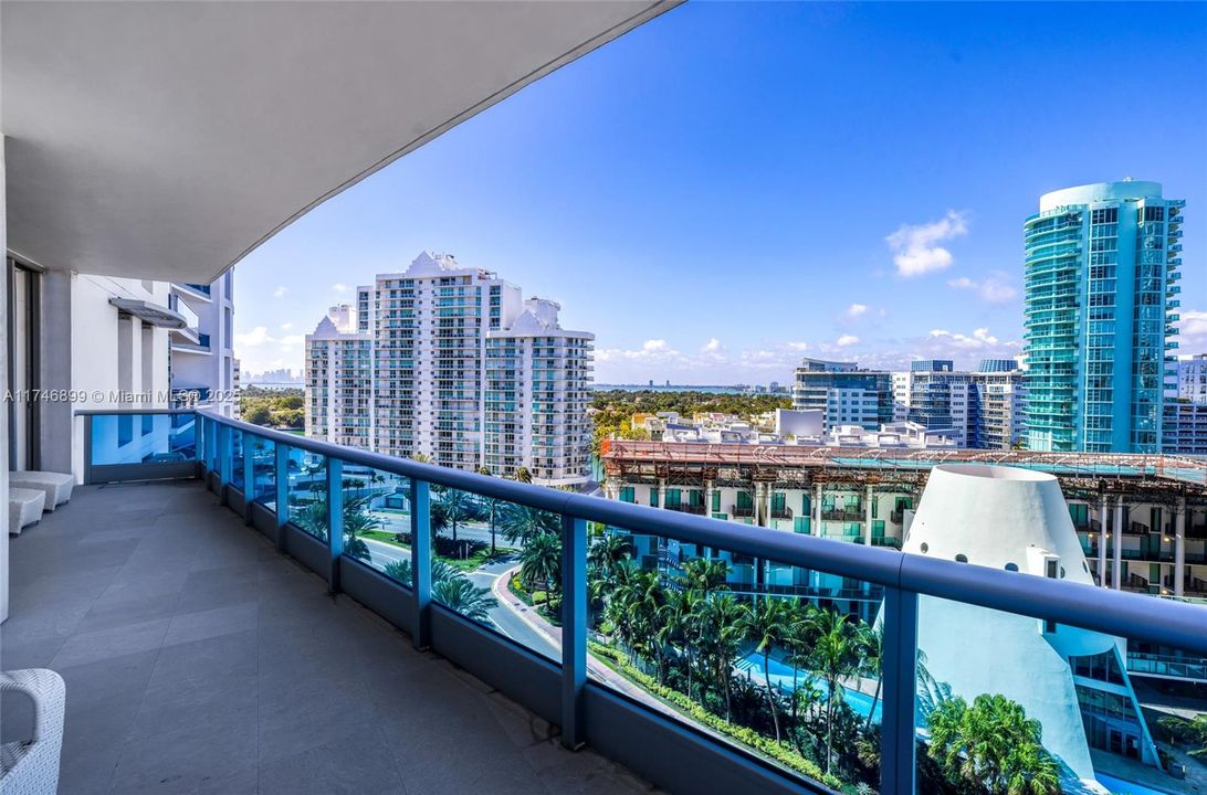 Recently Sold: $5,600,000 (4 beds, 4 baths, 3807 Square Feet)