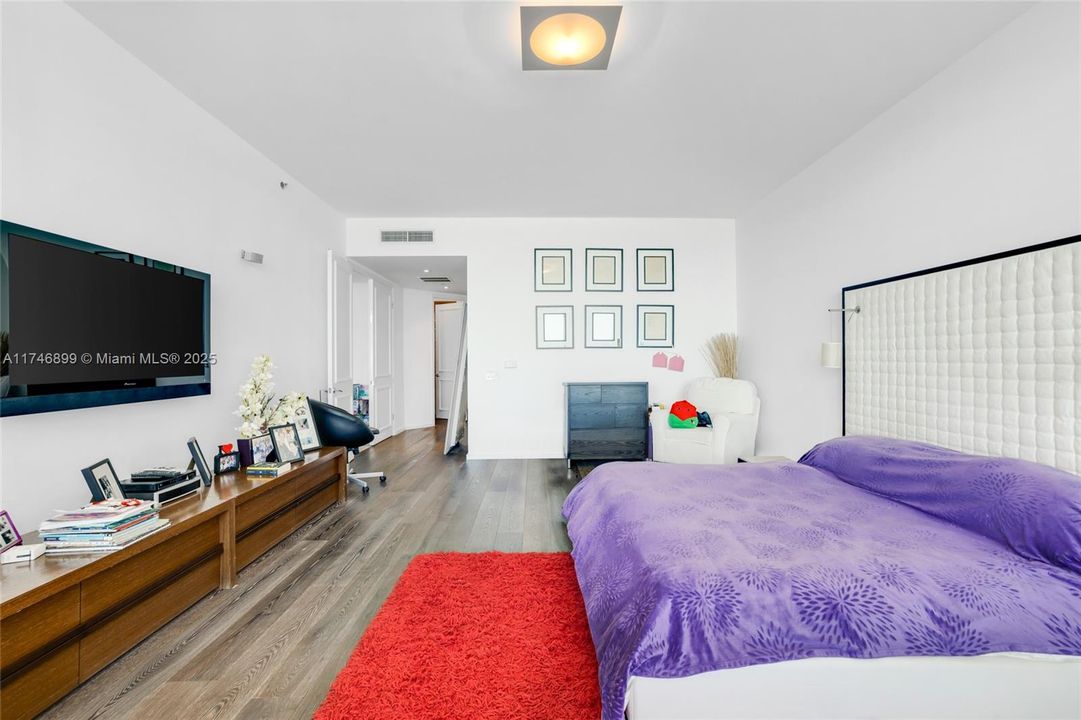 Recently Sold: $5,600,000 (4 beds, 4 baths, 3807 Square Feet)