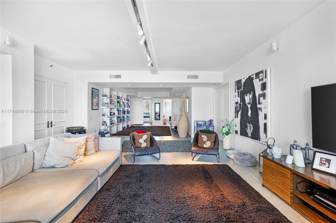 Recently Sold: $5,600,000 (4 beds, 4 baths, 3807 Square Feet)