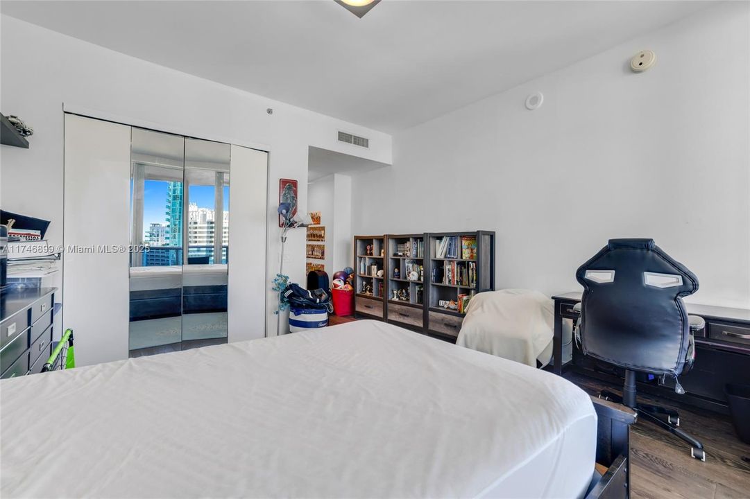 Recently Sold: $5,600,000 (4 beds, 4 baths, 3807 Square Feet)