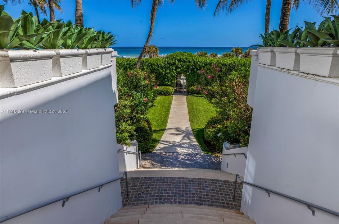 Recently Sold: $5,600,000 (4 beds, 4 baths, 3807 Square Feet)