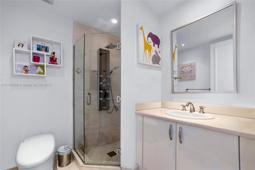 Recently Sold: $5,600,000 (4 beds, 4 baths, 3807 Square Feet)