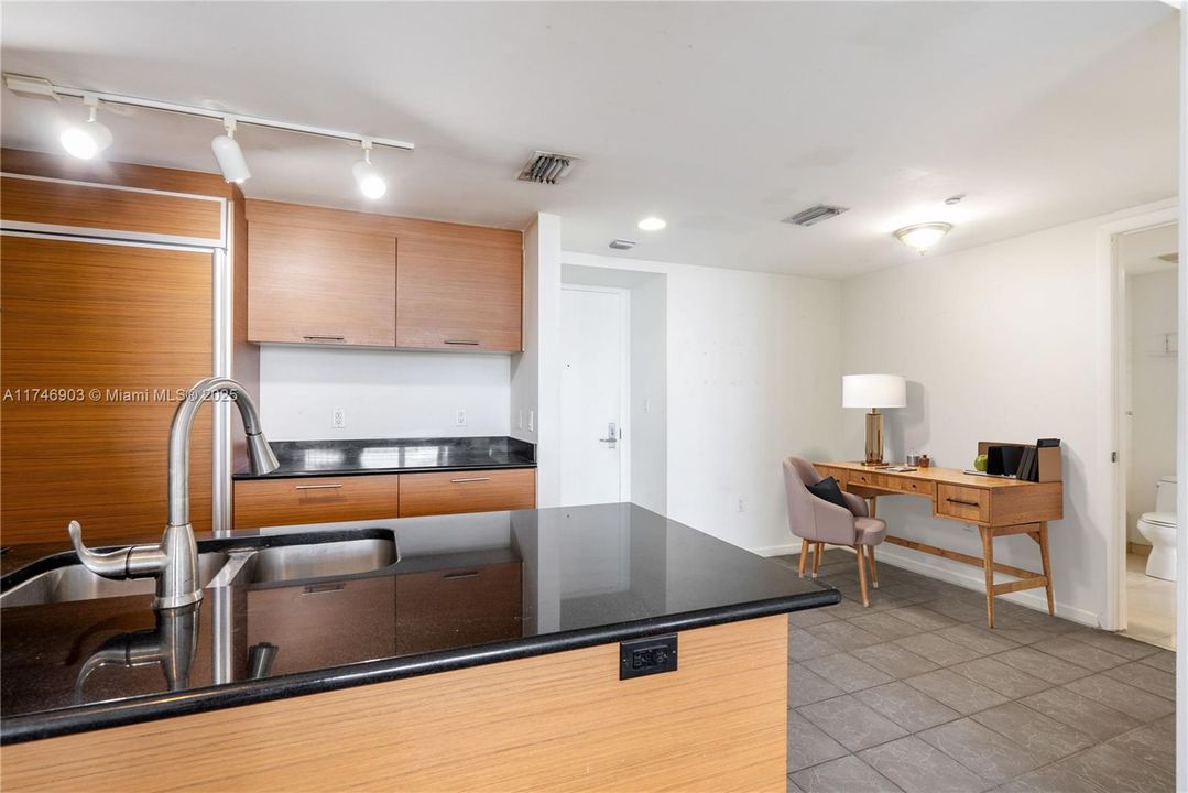 Recently Sold: $400,000 (1 beds, 1 baths, 845 Square Feet)