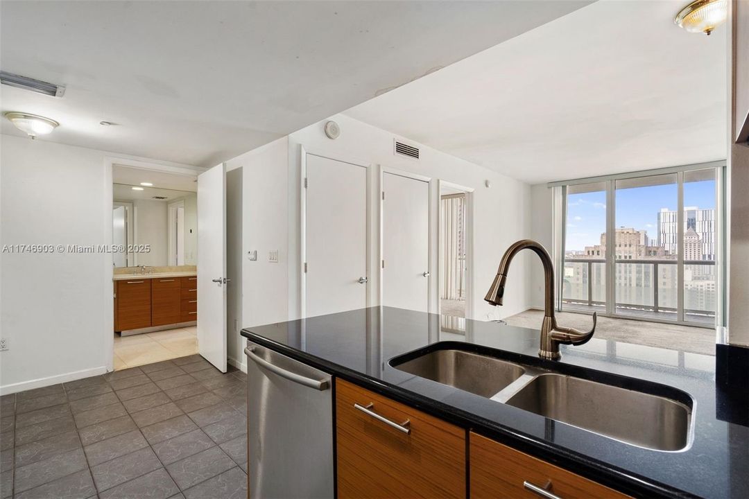 Recently Sold: $400,000 (1 beds, 1 baths, 845 Square Feet)