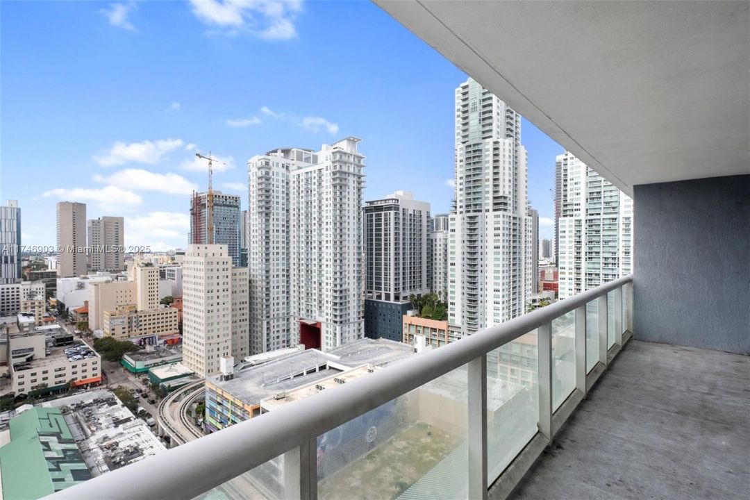 Recently Sold: $400,000 (1 beds, 1 baths, 845 Square Feet)
