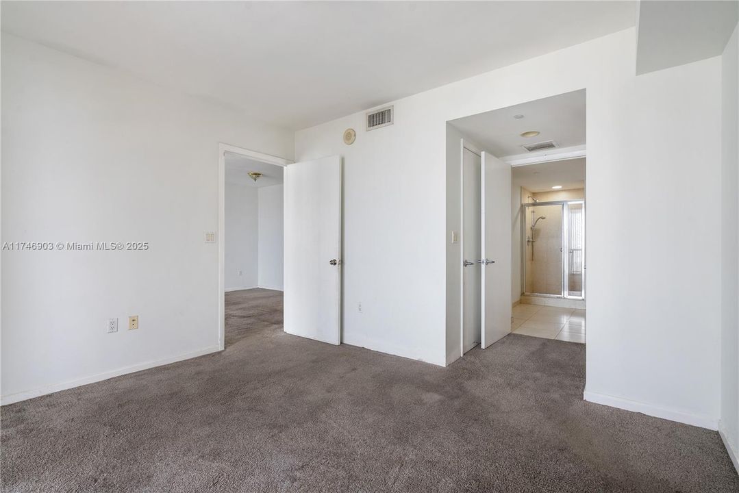 Recently Sold: $400,000 (1 beds, 1 baths, 845 Square Feet)