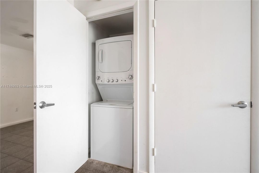 Recently Sold: $400,000 (1 beds, 1 baths, 845 Square Feet)