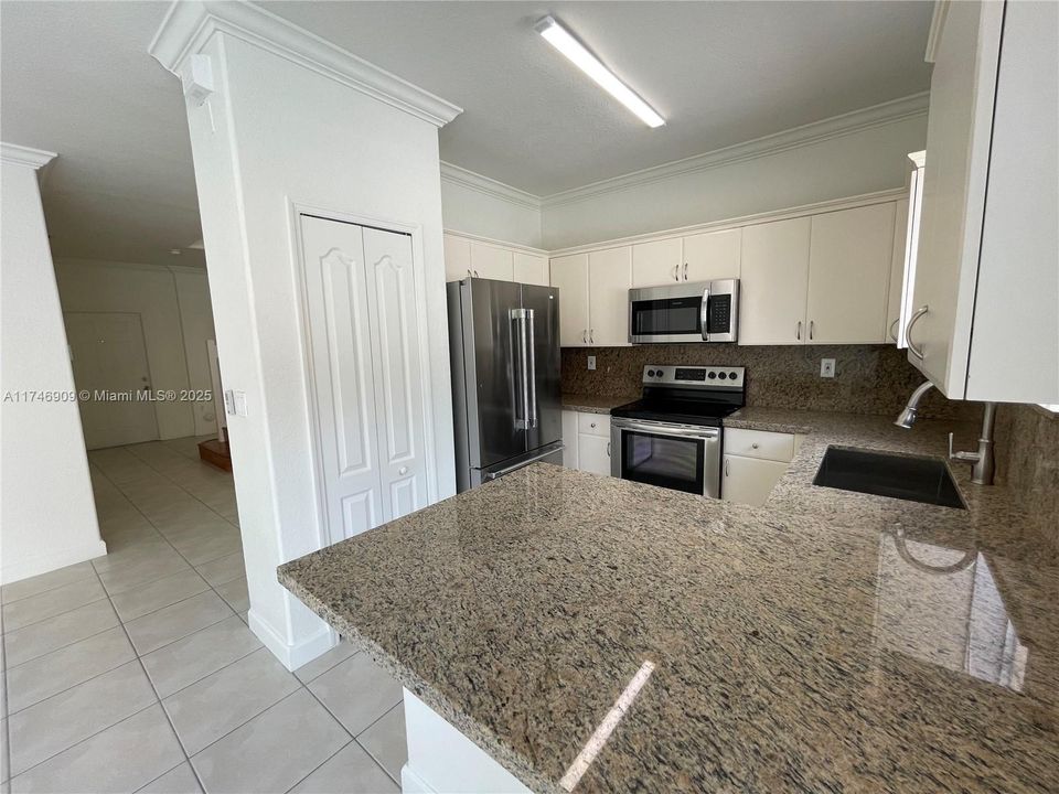 Недавно арендовано: $3,350 (4 спален, 3 ванн, 1500 Квадратных фут)