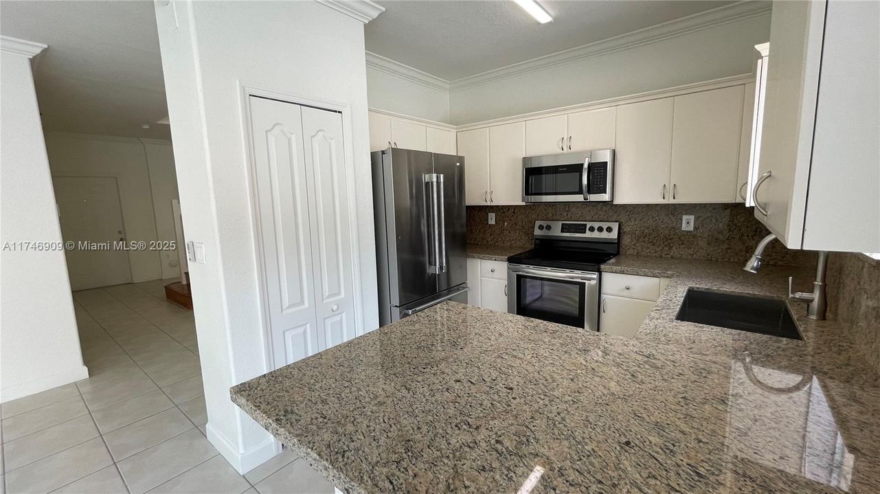 Недавно арендовано: $3,350 (4 спален, 3 ванн, 1500 Квадратных фут)