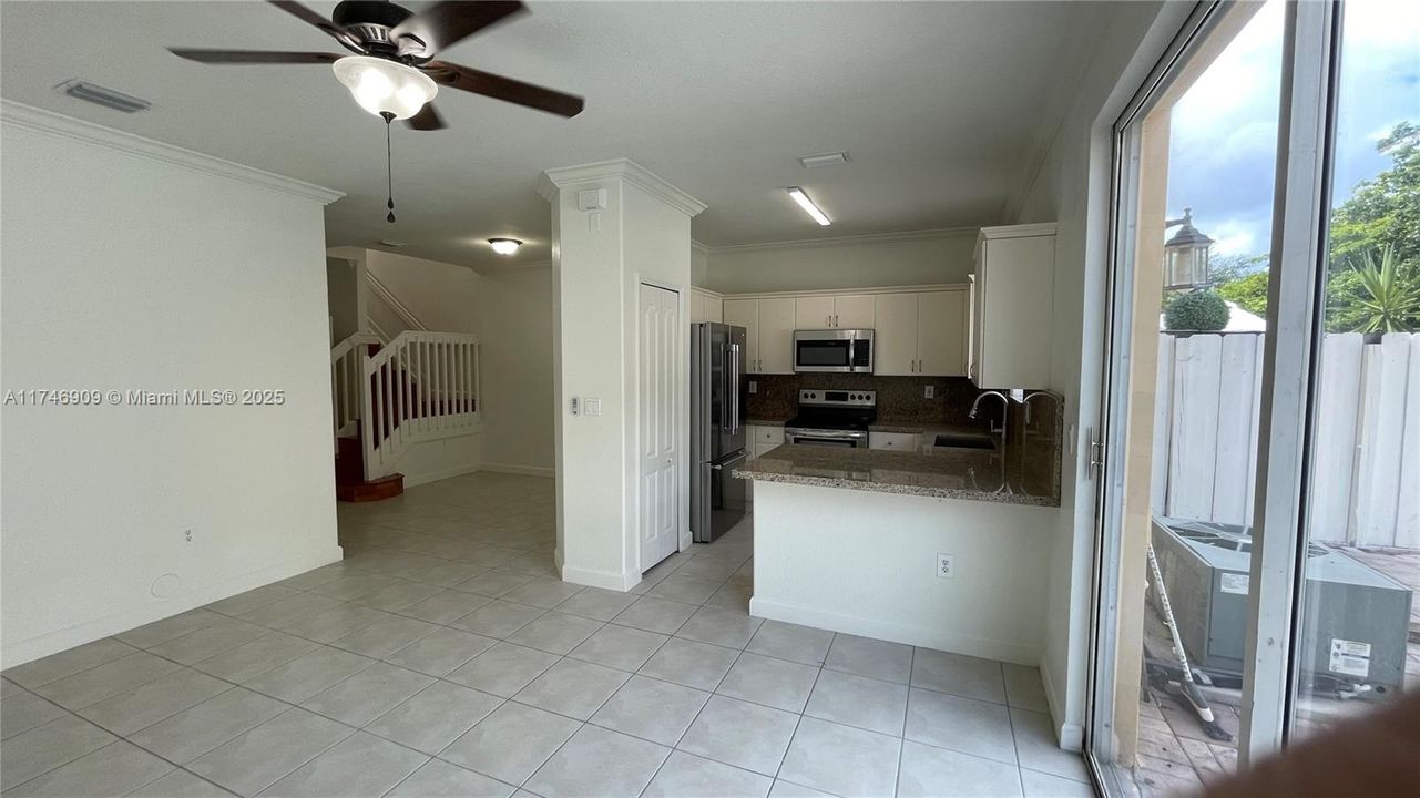 Недавно арендовано: $3,350 (4 спален, 3 ванн, 1500 Квадратных фут)